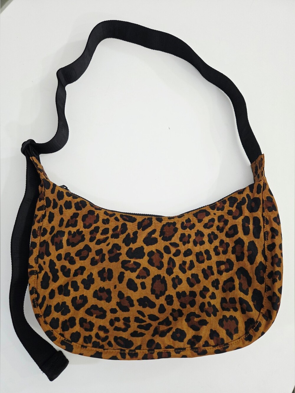 BAGGU MEDIUM NYLON CRESCENT BAG - LEOPARD - Picture 2 of 6